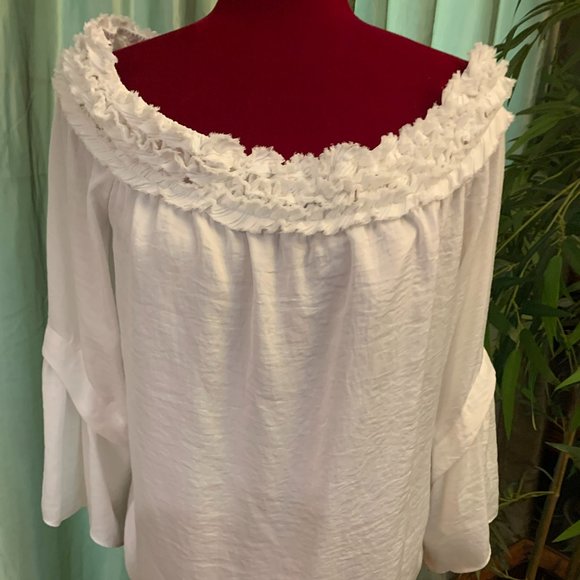 Romantic Vince Camuto Blouse, size M - Picture 1 of 4